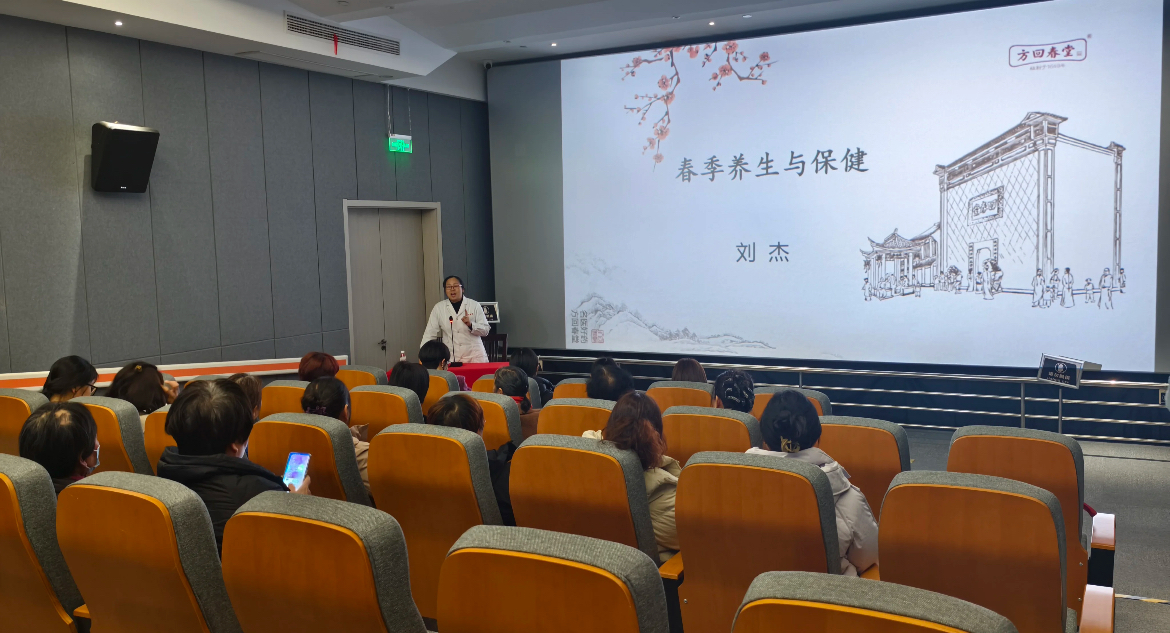现代中医教育 - 中医药院校教学场景